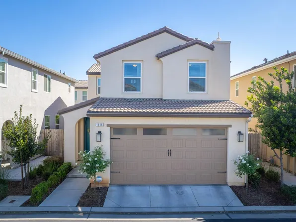 1916 Chennault Ln, Clovis, CA 93611