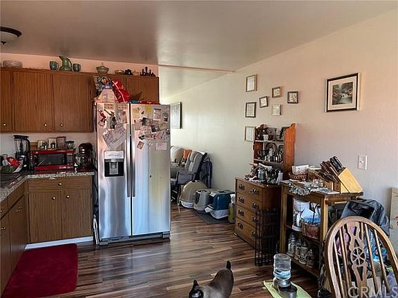 4th image of 587 Yreka Dr