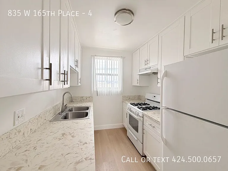 835 W 165th Pl #4 — Photo 3