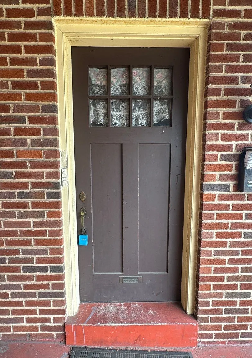 1 Bedroom 1 Bath Apt. On Top Floor Of Town Home — Photo 2
