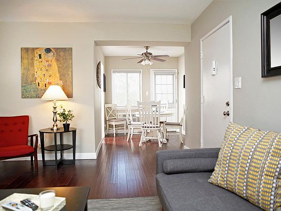 3rd image of 4115 W Toluca Lake Ave #202