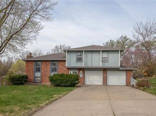 9721 NW Overhill Dr, Parkville, MO 64152