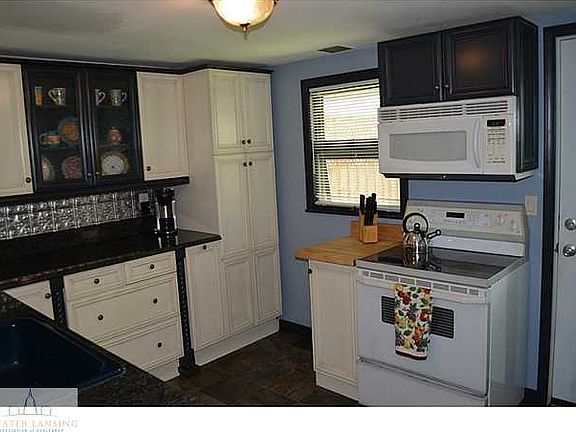 3rd image of 605 N Hayford Ave