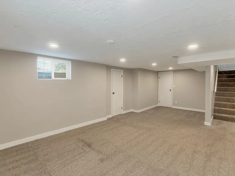 403 E Saunders St — Photo 19