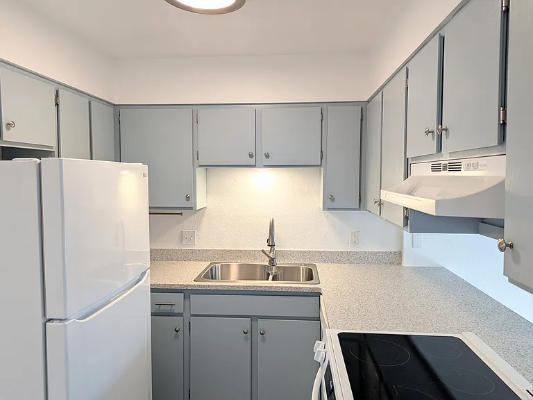 Aspen St — Photo 10