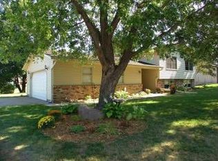 9140 Oakwood Rd, Saint Bonifacius, MN 55375