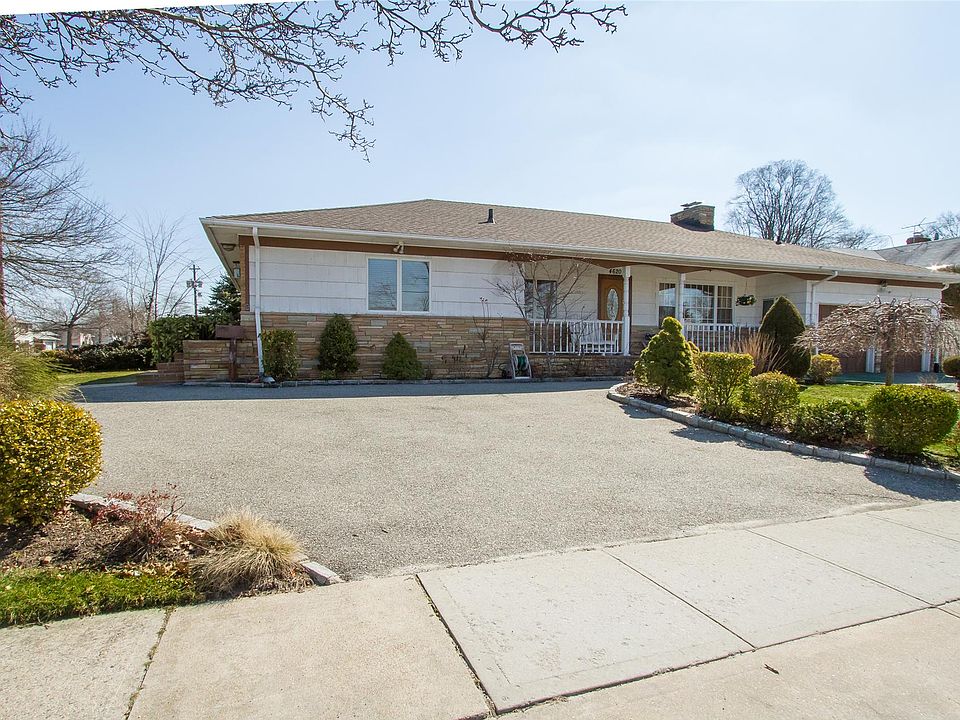 2nd image of 4620 Merrick Rd