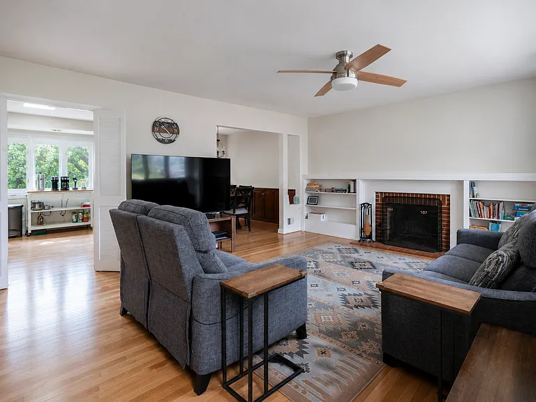1501 Ladd St — Photo 8