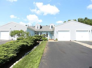 7084 Suzanne Ln, Schenectady, NY 12303
