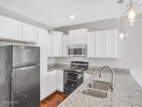 4th image of 426 10th St S