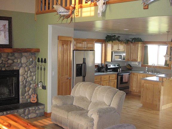 living room/kitchen area