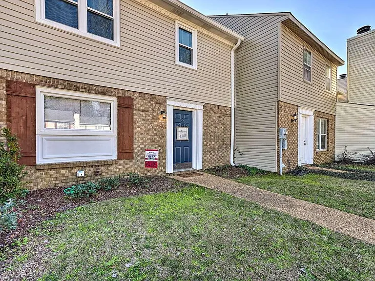 1073 Fairfax Dr — Photo 25
