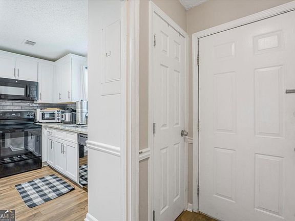 5th image of 6005 Pat Mell Pl SE