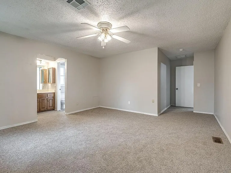 523 N Robin Way — Photo 22