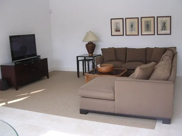 7018 Greentree Dr, Naples, FL 34108