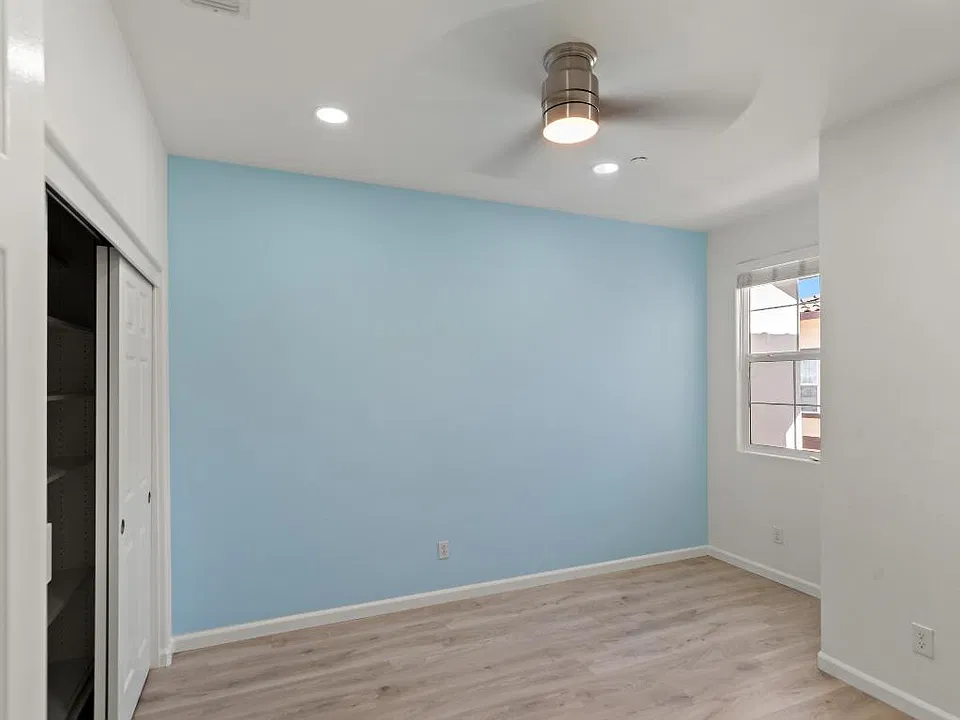 1033 Sundrop Ln
