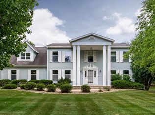 7477 Macon Dr, Cedar Rapids, IA 52411