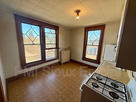 3rd image of 731 W 18th St #4