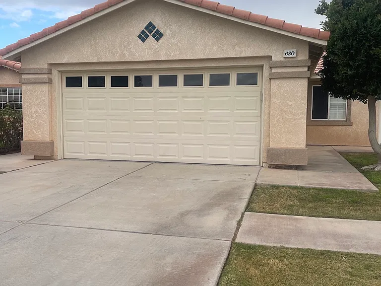 680 Sequoia St — Photo 2