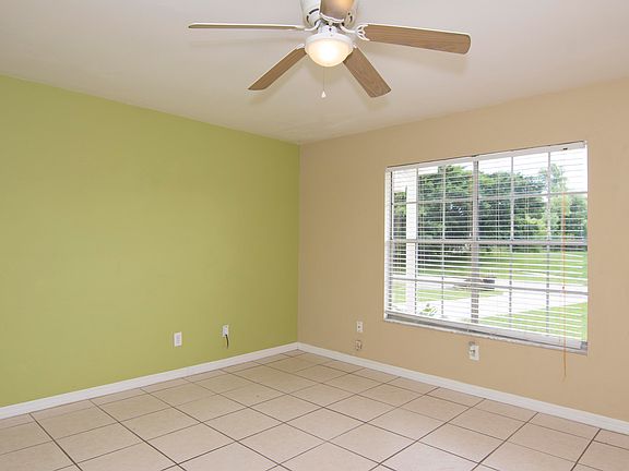 2nd image of 529 SW Belmont Cir