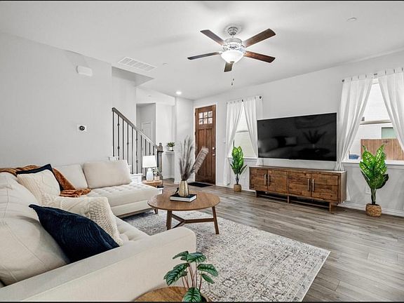 3rd image of 1216 Lamar Dr