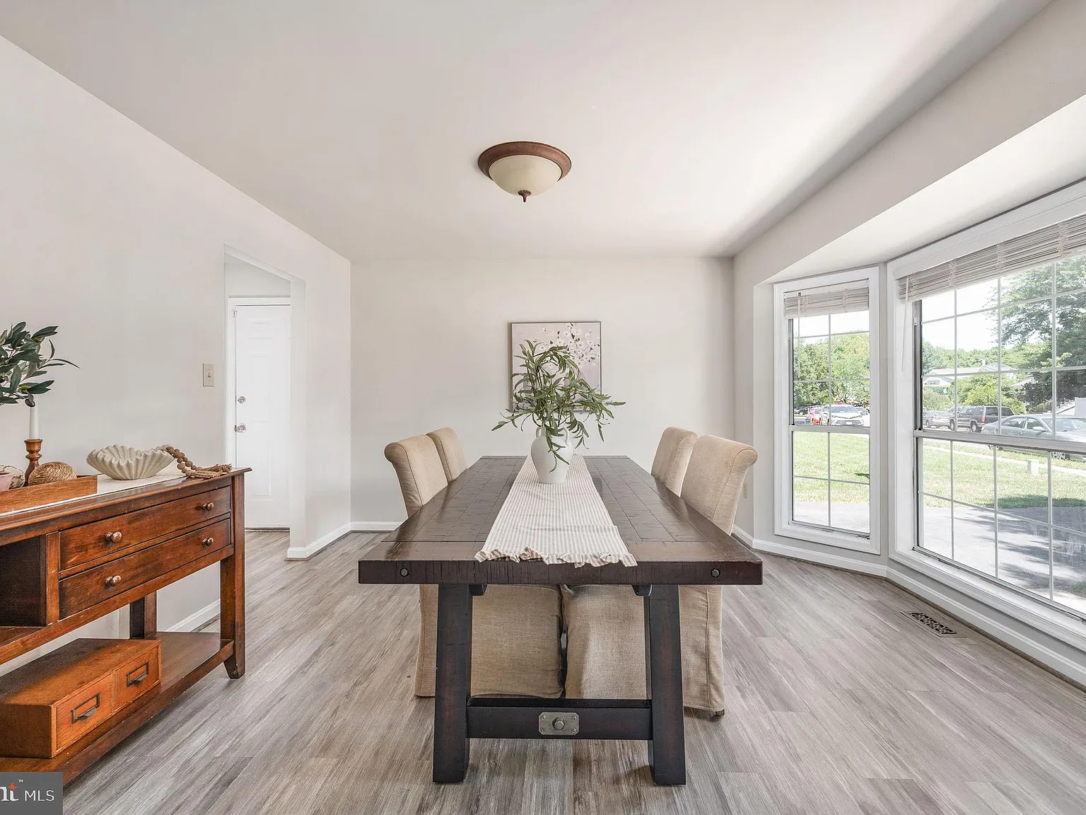 3 bed, 2.5 bath, 2918 sqft, $3,200 — Photo 4