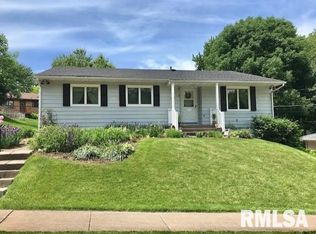 3242 Valle Vista Rd, Davenport, IA 52803