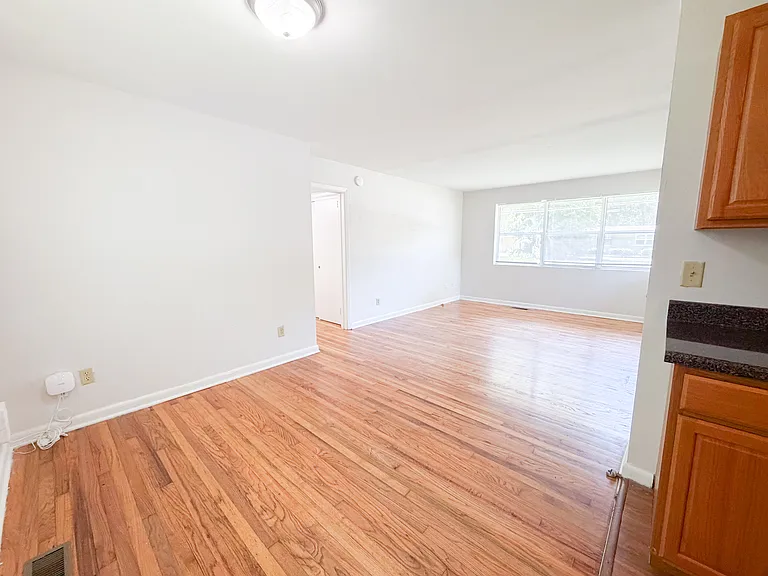 1666 Mayhew St — Photo 5