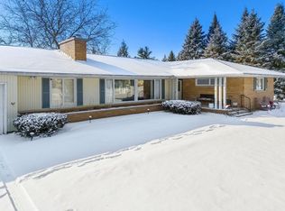 852 Meadow Ln, Wisconsin Dells, WI 53965