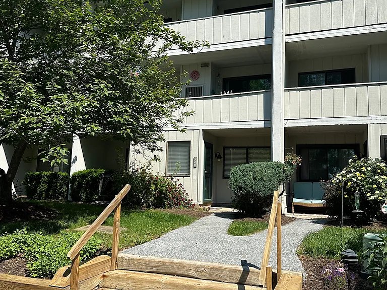 Summit House — Photo 5