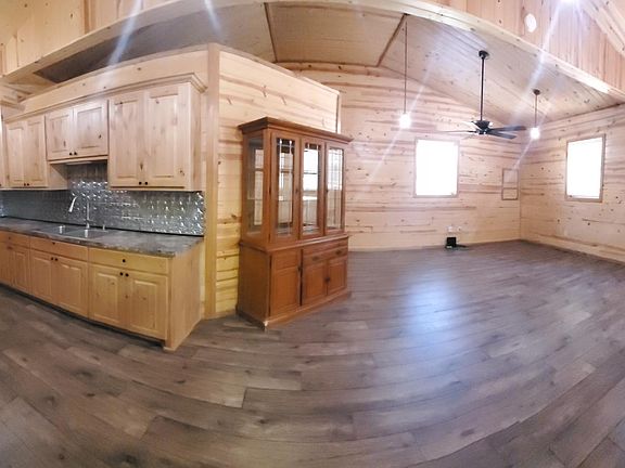 4th image of 804 Squires Ln