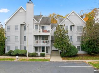 75 Quartz Ln, Paterson, NJ 07501