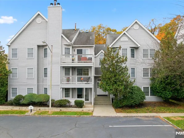 75 Quartz Ln, Paterson, NJ 07501