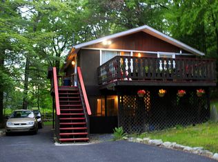 102 Chipmunk Ct, Dingmans Ferry, PA 18328