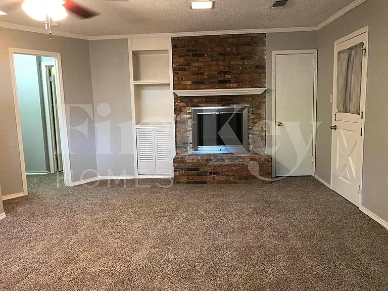 2710 Peachtree Ln — Photo 25