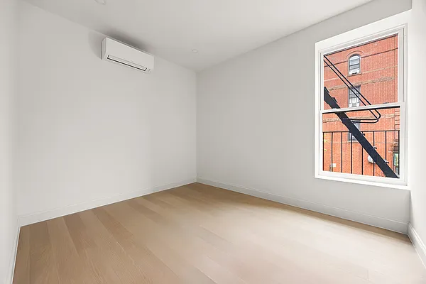 Bedroom, photo 2