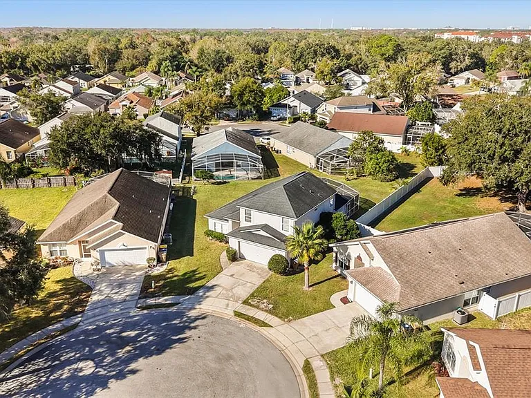 2612 Brookshire Ct — Photo 32