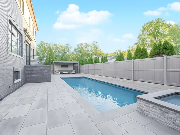 166 Providence Street image 36 of 40