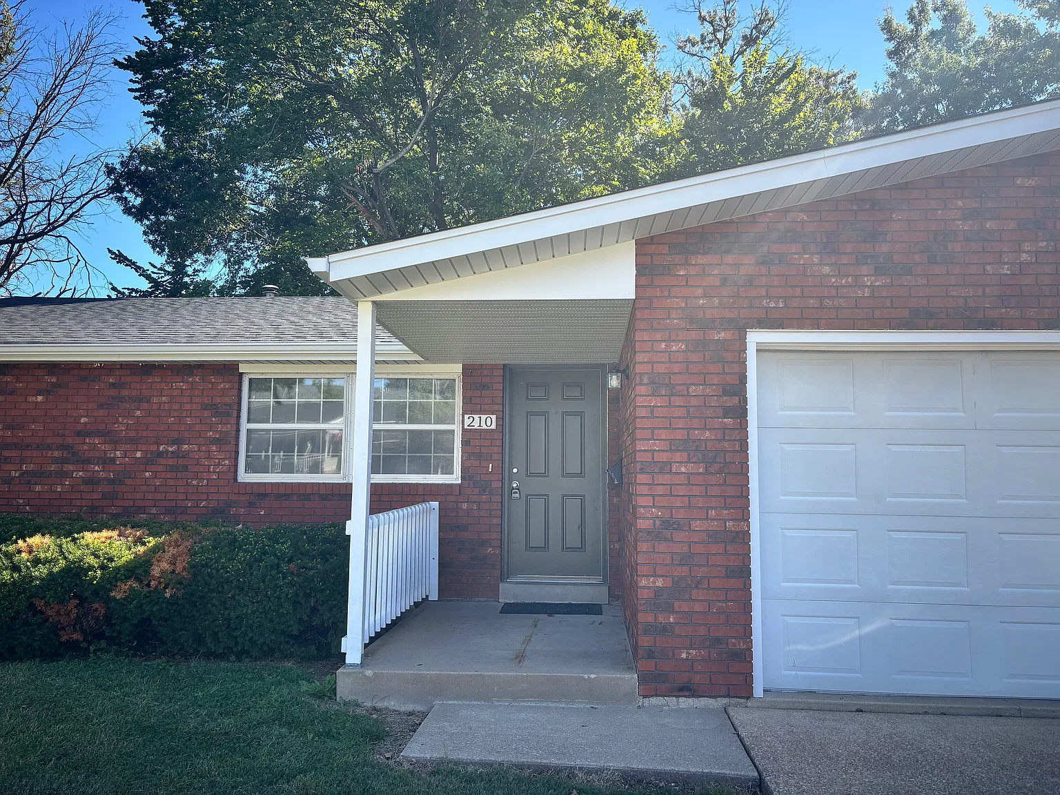 2 bed, 1.5 bath, 1300 sqft, $1,295 — Photo 1
