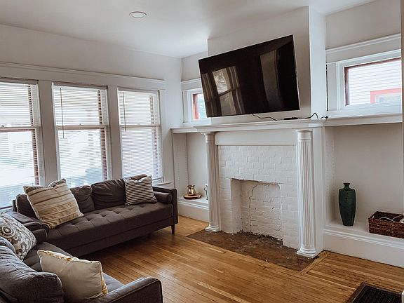 3rd image of 11208 Ashbury Ave