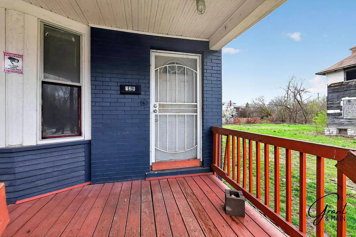 Building Photo - 127 W Buena Vis
