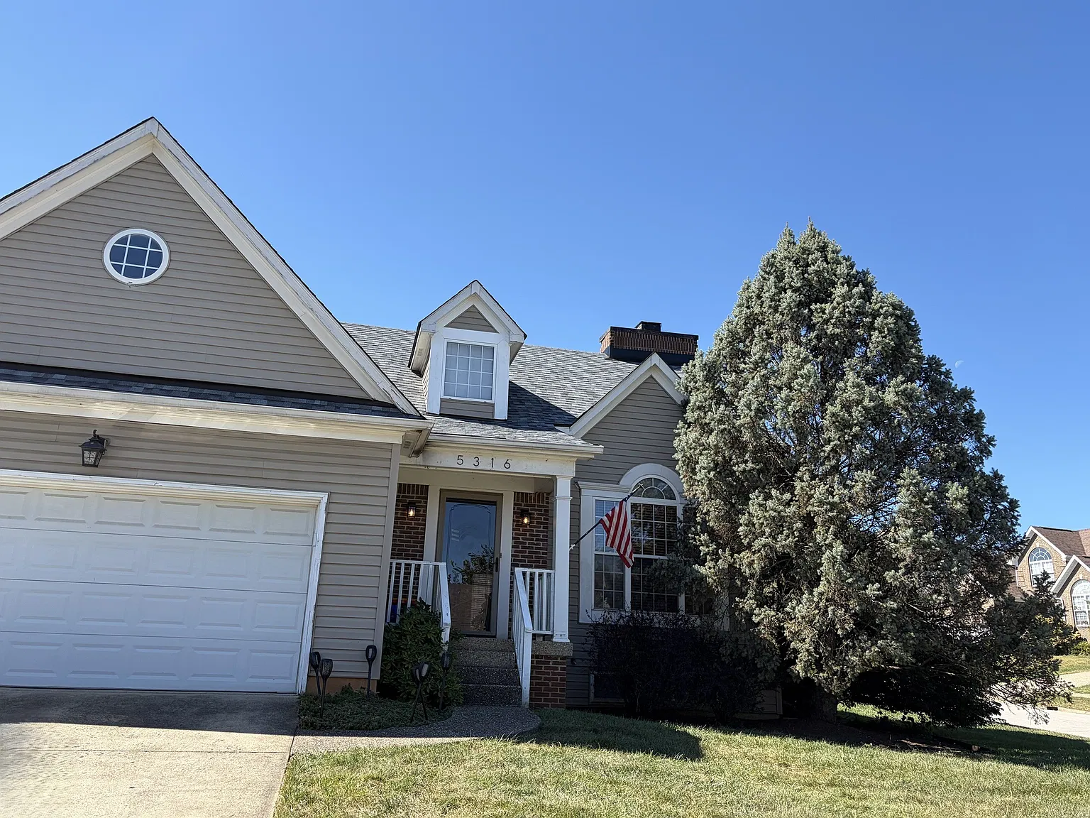 3 bed, 2.5 bath, 2200 sqft, $2,350 — Photo 2