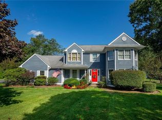 8 Kristen Ln, North Kingstown, RI 02852
