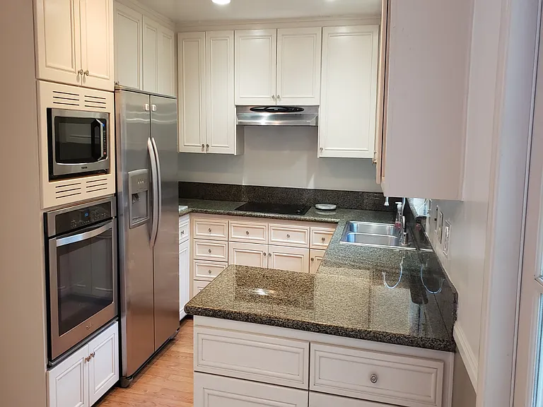 638 Wilcox Ave — Photo 3