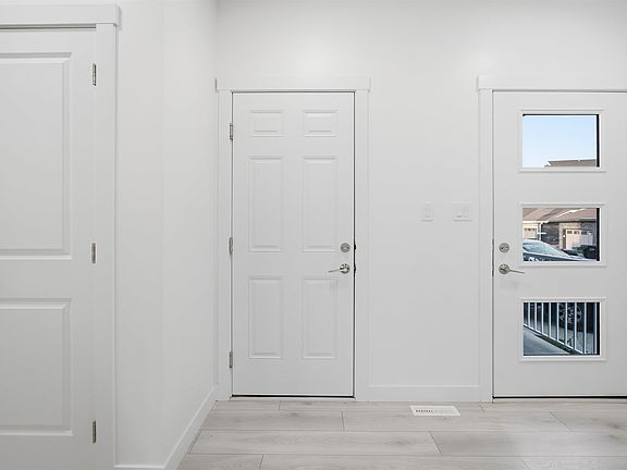 4th image of 4072 Kinsella Way SW