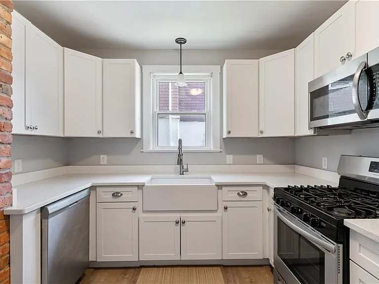 153 Irving Ave — Photo 9