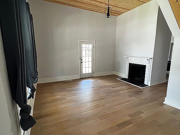 5th image of 111 W Pope St