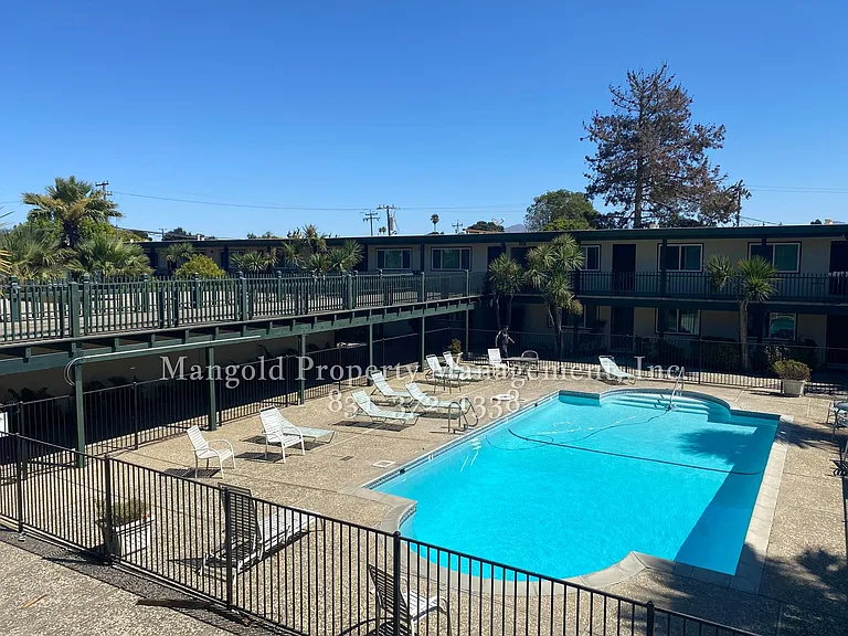 The Reef Apartments — Photo 8