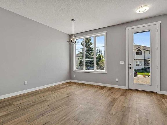 3rd image of 28A S Green Meadow Cres