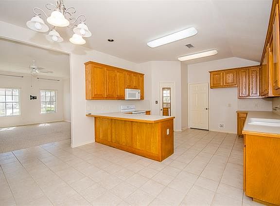 4th image of 1014 Diane St